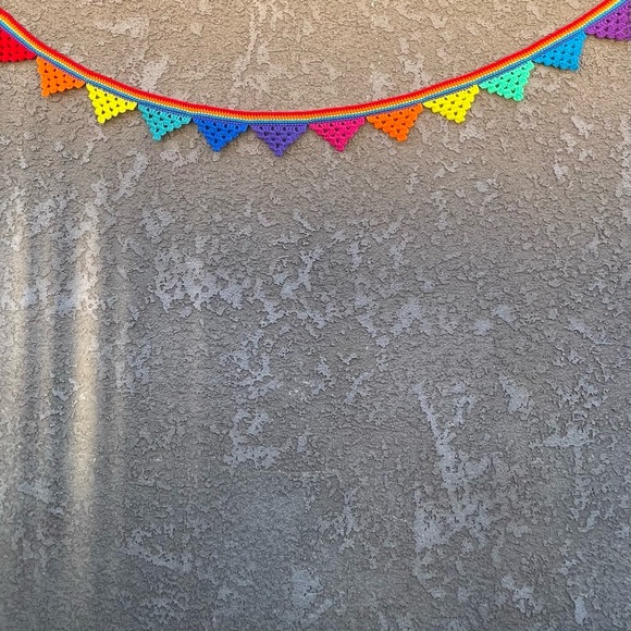 ๐HP๐Handmade Crochet Neon Rainbow Granny Triangle Bunting - Picture 2 of 8